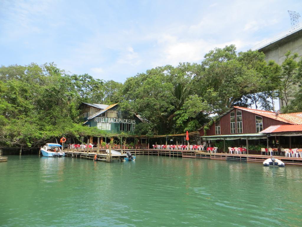 Hotel Y Restaurante Backpackers Rio Dulce Town Buitenkant foto
