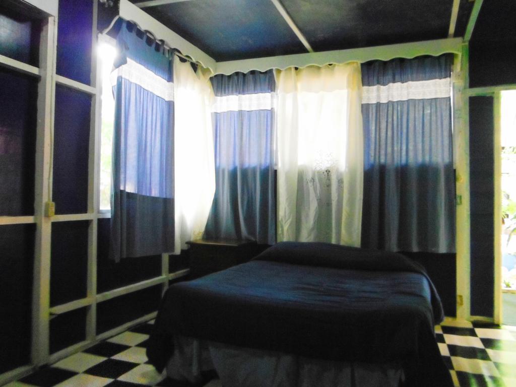 Hotel Y Restaurante Backpackers Rio Dulce Town Kamer foto