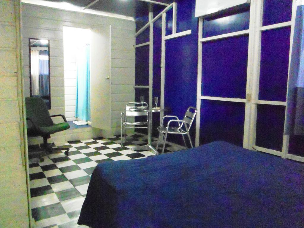 Hotel Y Restaurante Backpackers Rio Dulce Town Kamer foto