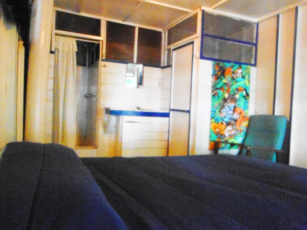 Hotel Y Restaurante Backpackers Rio Dulce Town Kamer foto
