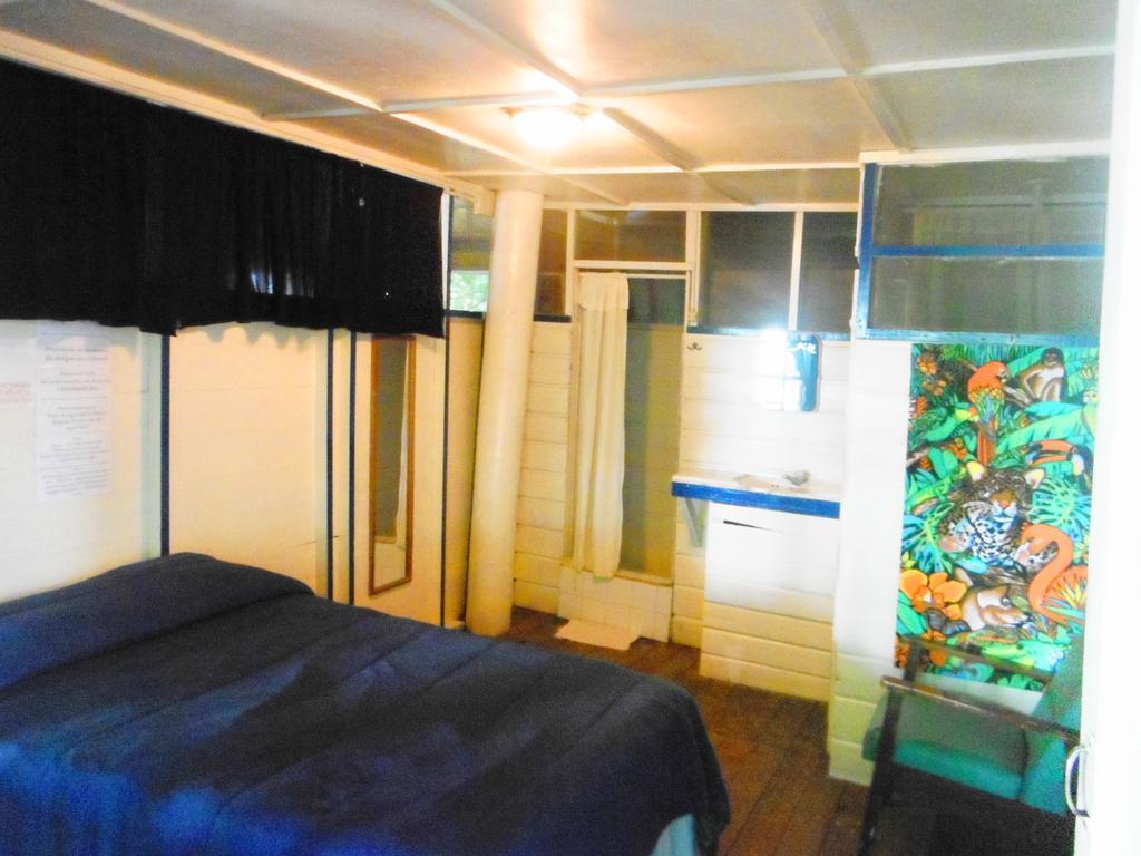 Hotel Y Restaurante Backpackers Rio Dulce Town Kamer foto