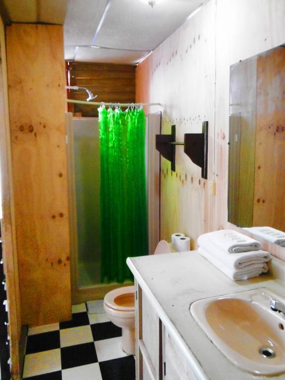 Hotel Y Restaurante Backpackers Rio Dulce Town Kamer foto