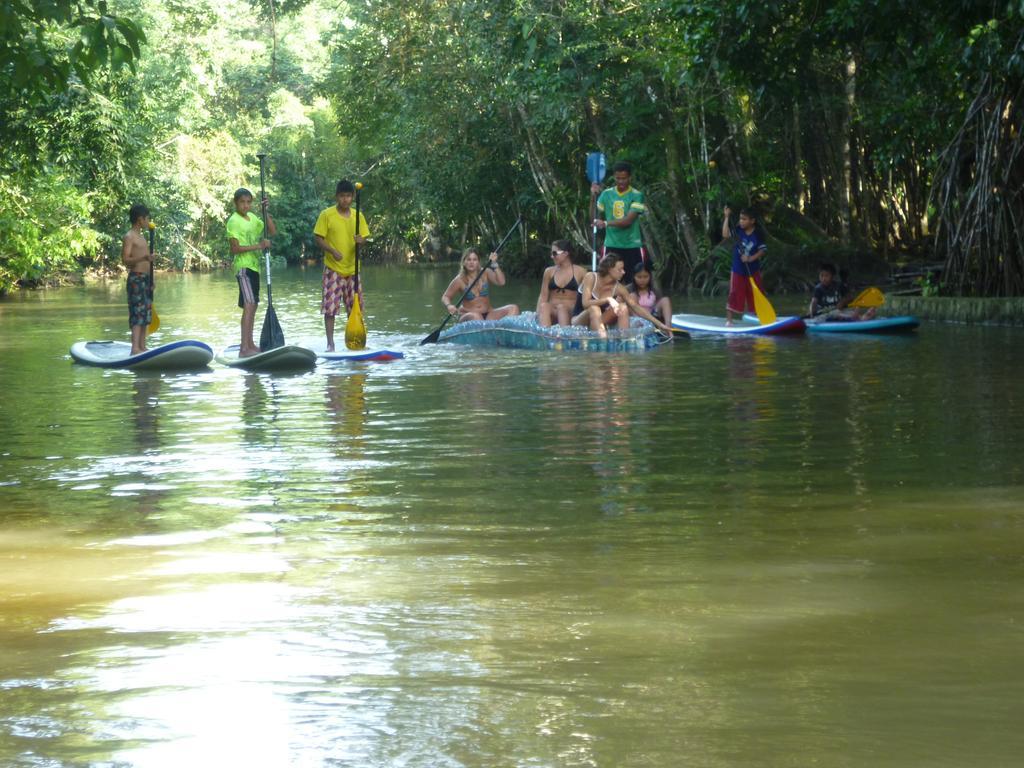 Hotel Y Restaurante Backpackers Rio Dulce Town Buitenkant foto