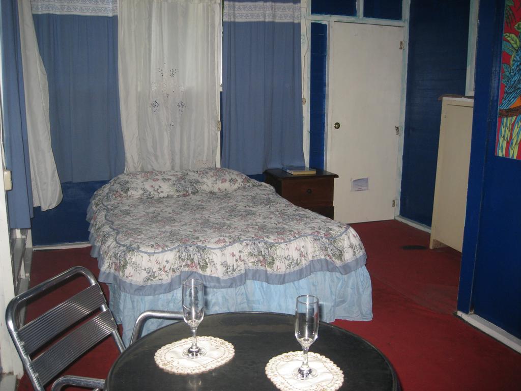 Hotel Y Restaurante Backpackers Rio Dulce Town Kamer foto